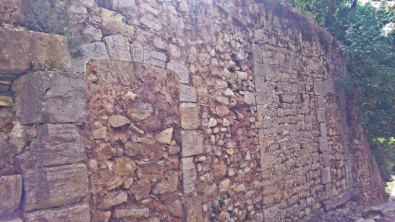 Murs des consuls au château de Dardennes