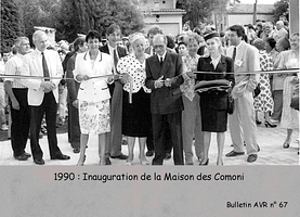 1990 Inauguration de la Maison des Comoni