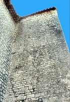 La tour-donjon du château de Dardennes
