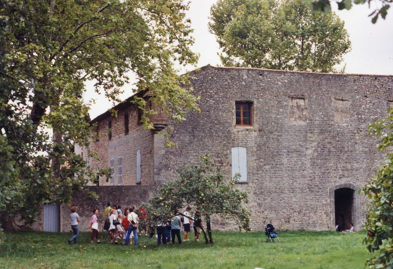 Fenêtres murées depuis la Révolution sur la façade nord du château de Dardennes