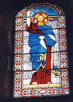 Vitrail du Christ au-dessus du porche