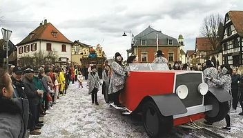 Carnaval-Voiture-Rouge