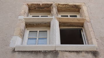 Fenêtre à meneaux rue de la Tour